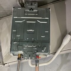 E19【Rinnai リンナイ】瞬間湯沸器 RUS-V51XT 2022年 都市ガス用 ホワイト ワンプッシュ式 小型湯沸器 給湯器 キッチンの画像