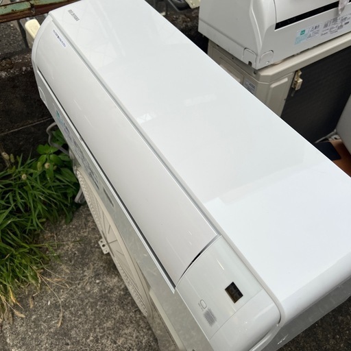 【超美品】エアコン/22年製アイリスオーヤマIHF-2506G/8〜10畳用