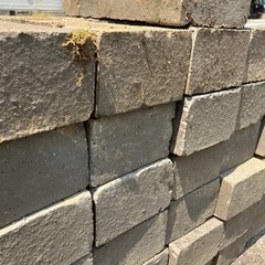 931歩道用ブロック 駐の画像