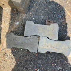 931歩道用ブロック 駐の画像