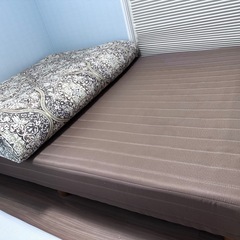 ダブルベッドとDLの敷布団セットの画像