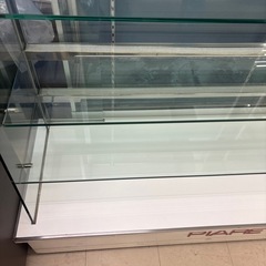 ガラスショーケースの画像