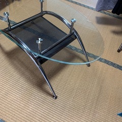 本日引取り希望！　ニトリ製しっかりしたガラステーブルの画像