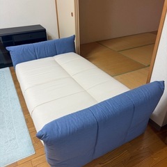ソファベッド 2人掛け リクライニング ブルー×アイボリーの画像