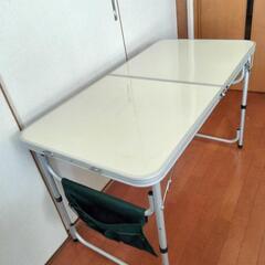 アウトドア用、折りたたみ式テーブルの画像