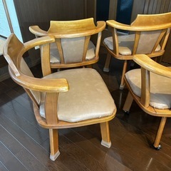 回転式ダイニングチェアーの画像