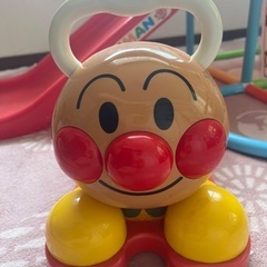 アンパンマンジャングルジムと車の画像