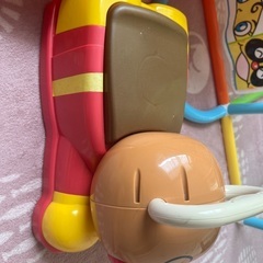 アンパンマンジャングルジムと車の画像