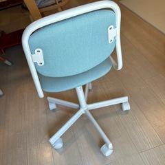 イケア　デスクチェア　キッズ　水色の画像