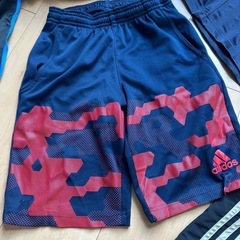 adidas 上下セットの画像