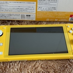 Nintendo Switch Lite イエロー 本体・箱・充電器付きの画像