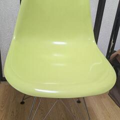 イームズシェルチェアの画像
