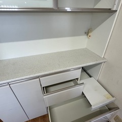 食器棚の画像