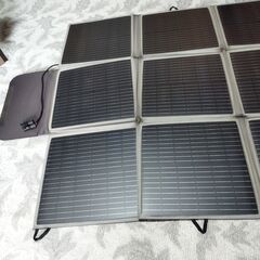 ソーラーパネル１６０W（折り畳み、中古）の画像