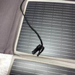 ソーラーパネル１６０W（折り畳み、中古）の画像