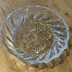 【引き取り限定】中古品　ガラス製　深皿　花柄の画像
