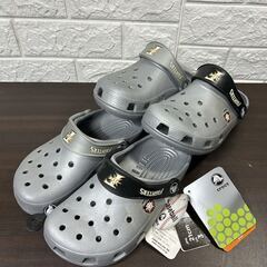 【新品タグ付】北海道日本ハムファイターズ クロックス コラボサンダル 21cm シルバー 野球 グッズ crocs kids ジュニア用 2足セット！の画像