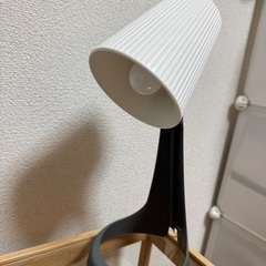 IKEAサイドテーブルランプ販売。の画像