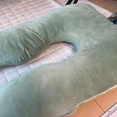 U字型抱き枕　ハグミン HUGMIN 快眠枕　の画像