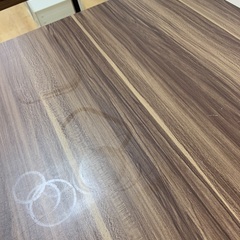 テーブル、椅子2脚の画像