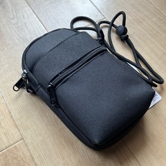 🌟新品未使用品です‼️ 小型で多機能なショルダーバック‼️カラビナ付きです‼️🤗の画像
