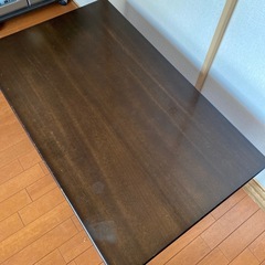 テーブル、引き出し付きの画像