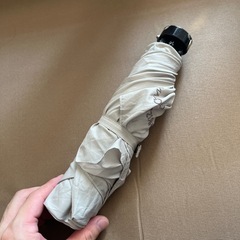 折りたたみ傘　ベージュ色の画像