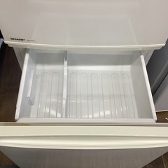 2010年製シャープ冷蔵庫（137L）の画像