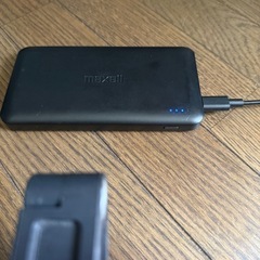 モバイルバッテリーとケーブルセットの画像