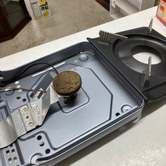 I2508-537 イワタニ カセットフー 達人 3.3kW 2003年製 動作確認済み ※ガスは付いていません 中古の画像