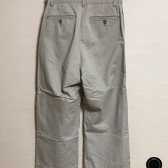 チノパンツ　足首丈　カーキ色の画像
