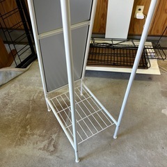 ハンガーラック付き スタンドミラーの画像