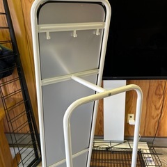 ハンガーラック付き スタンドミラーの画像
