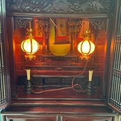 仏壇　中古品　経本台付き　サイズ(約)横幅57cm、奥行き45.5cm、高さ123cm の画像