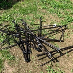 鉄クズ　壊れたタープの脚の画像