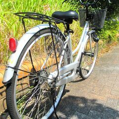 中古自転車 OASIS TOWNS ママチャリ 自転車 26インチ シルバー 通勤 通学 近所のお出掛けなどにの画像