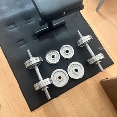 自宅筋トレセット　ベンチ　ダンベル20kg×2 マットの画像