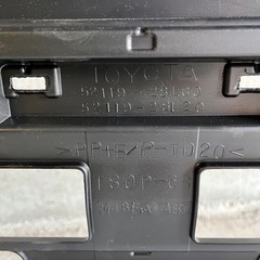 ヴォクシー Frバンパー zrr85 zrr80の画像