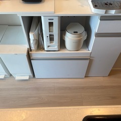 キッチンボード　カップボードの画像