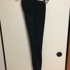 ユニクロ　黒　M  スキニーパンツの画像