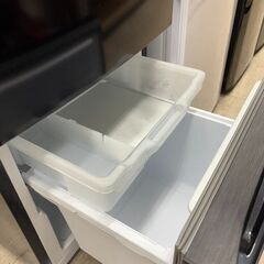 J2051【リユースのサカイ柏店】Hisense　ハイセンス　２ドア冷蔵庫　AT-RF150-BK　2020年製　クリーニング済み　参考価格：32,800円の画像