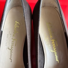 Salvatore Ferragamoローファーの画像