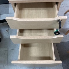 鍵付き　キャスター付きデスクワゴン  中古　リサイクルショップ宮崎屋　住吉店25.8.19の画像