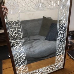 鏡、ガラス面装飾あり、木フレームの画像