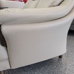 ジモティー見た！で5%OFF【2人掛けソファ】訳あり ニトリ ソファ Nシールド コウテイ3 合皮 ソファ 2Pソファ 2シーター：ベージュの画像