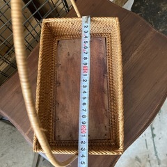 アタの取手つきのカゴ　籠　調味料入れの画像