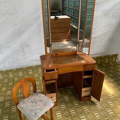 鏡台　三面鏡（電源コード　椅子付き）の画像