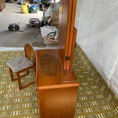 鏡台　三面鏡（電源コード　椅子付き）の画像