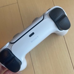 プレステ5 純正コントローラーの画像