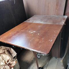 開閉式の小机の画像